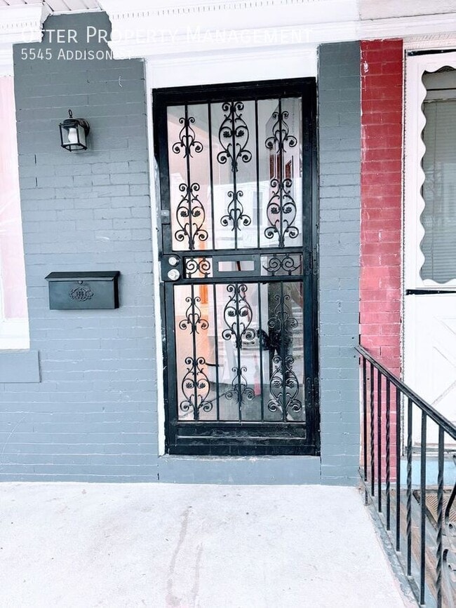 Building Photo - 5545 Addison St