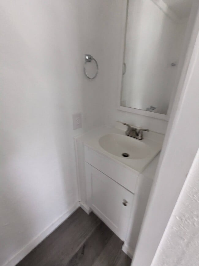 Building Photo - 300 Royal Way