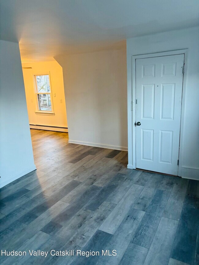 Building Photo - 22-24-24 Jane St