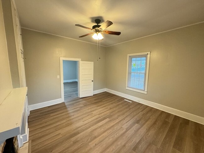 Building Photo - Fully remodeled, 2 bed 1 bath house, Walk to downtown Kannapolis!