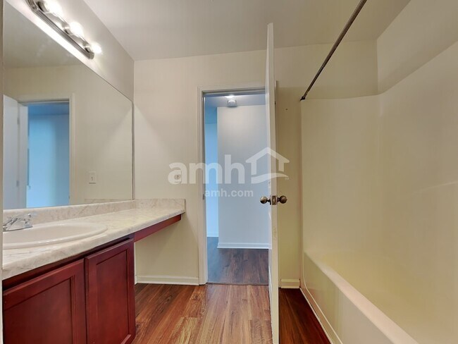 Building Photo - 147 Biscayne Terrace