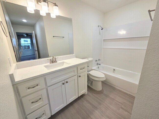 Building Photo - Beautifully Renovated 2-Story Home in Kemp...