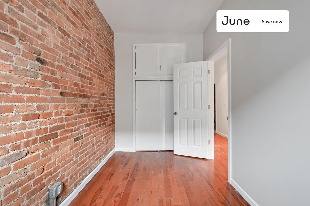 Building Photo - 351 W 46th St