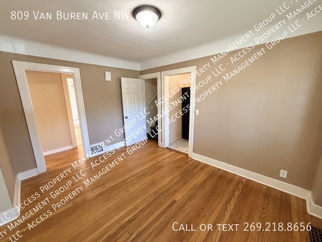 Building Photo - 809 Van Buren Ave NW