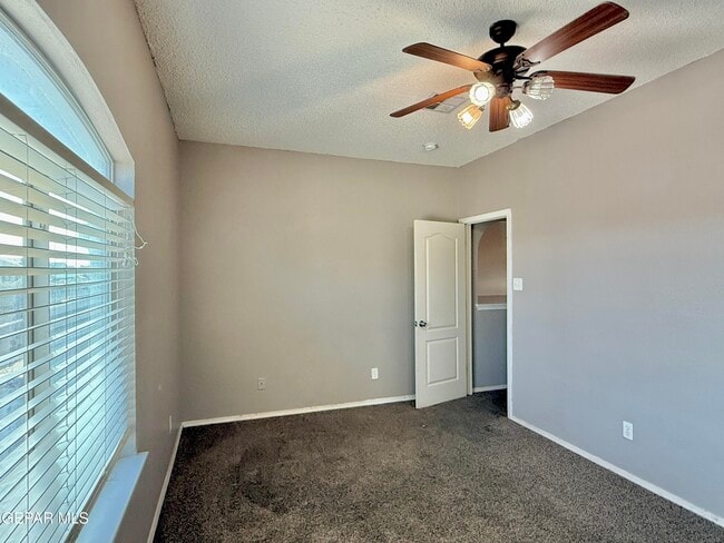 Building Photo - 13773 Paseo Central Ave