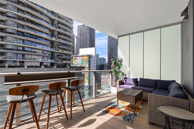 Building Photo - 1010 Brickell Ave