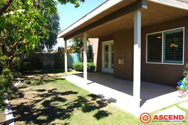 Building Photo - Stunning Split-Wing Home in Bakersfield's Desirable 93314 — Pool, Upgrades Throughout & Pets Welc...
