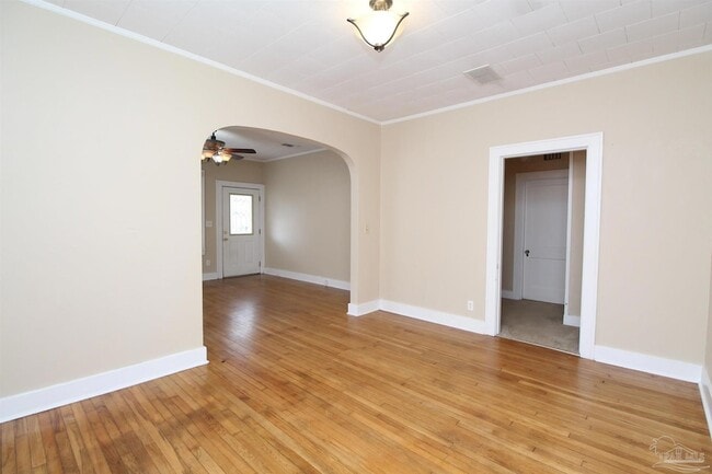 Building Photo - 1504 E Strong St