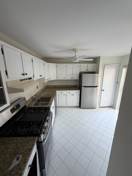 Building Photo - 3636 Taliluna Ave