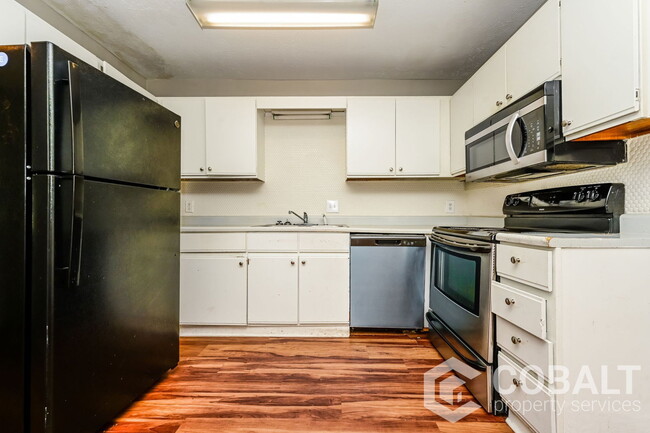 Building Photo - 3501 Creekview Pl