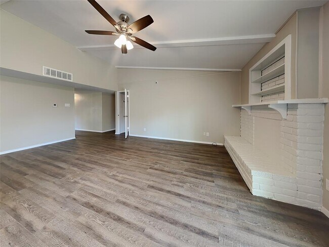 Building Photo - 5618 Hickory Forest Dr