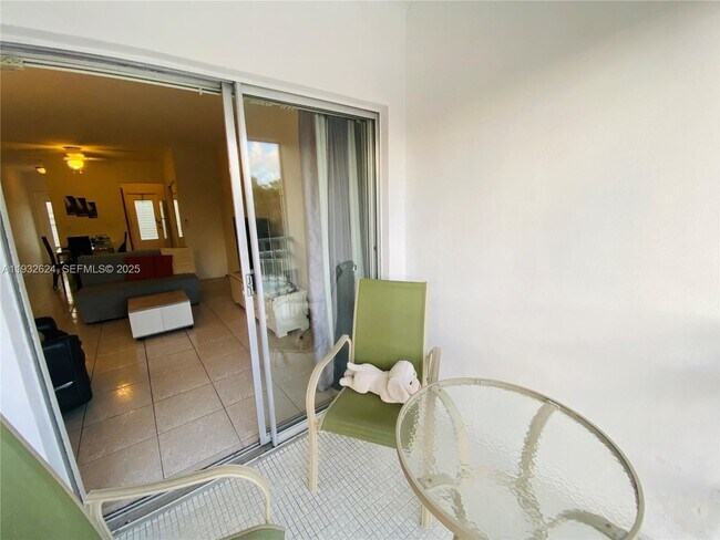 Building Photo - 1560 NE 127th St