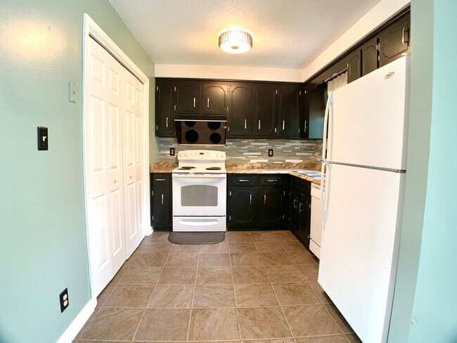 Building Photo - 511 Mallory Dr