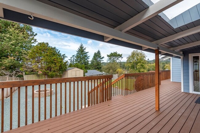 Building Photo - 4 bedroom/2 bath house in Deception Park View