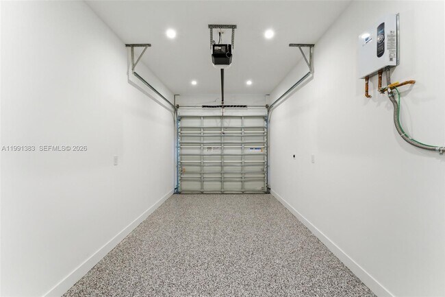 Building Photo - 2840 SW 32nd Ct