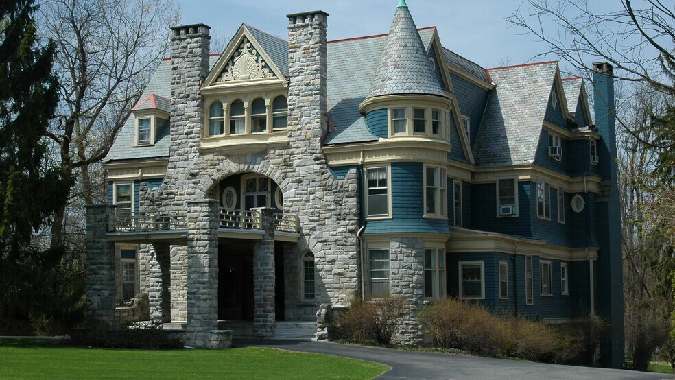 Building Photo - 154 Academy St