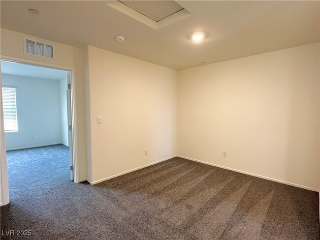 Building Photo - 5003 Chapin Mesa Ave
