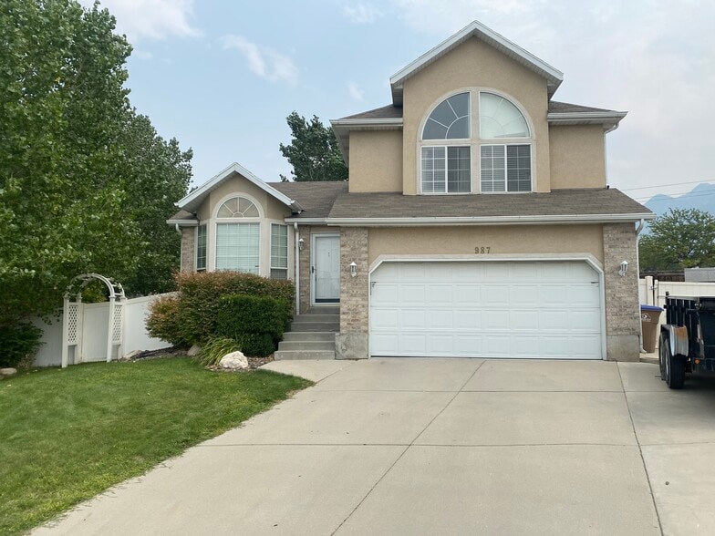 Building Photo - 987 E Blue Heron Way