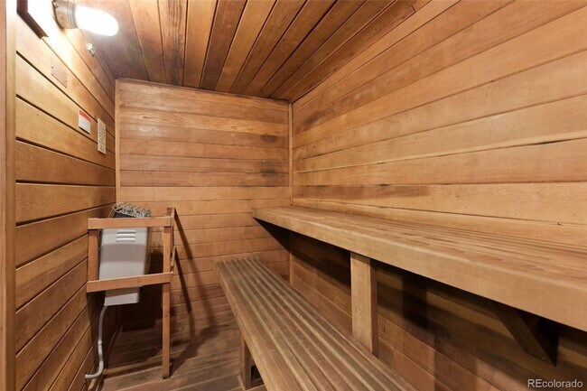 Building Photo - Metro Denver Condo with all the amenities