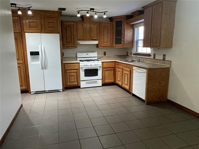 Building Photo - 5601 SW 75th Terrace