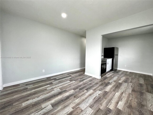 Building Photo - 805 NW 7th Ave