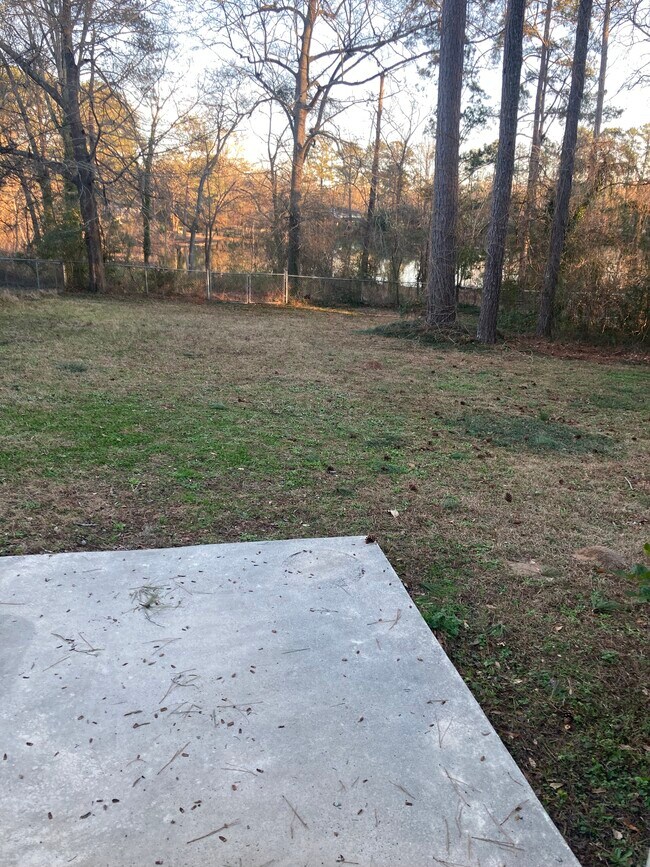 Building Photo - 629 Forest Lake Dr N