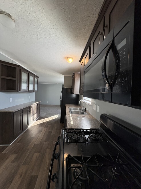 Building Photo - 67 W Manor St