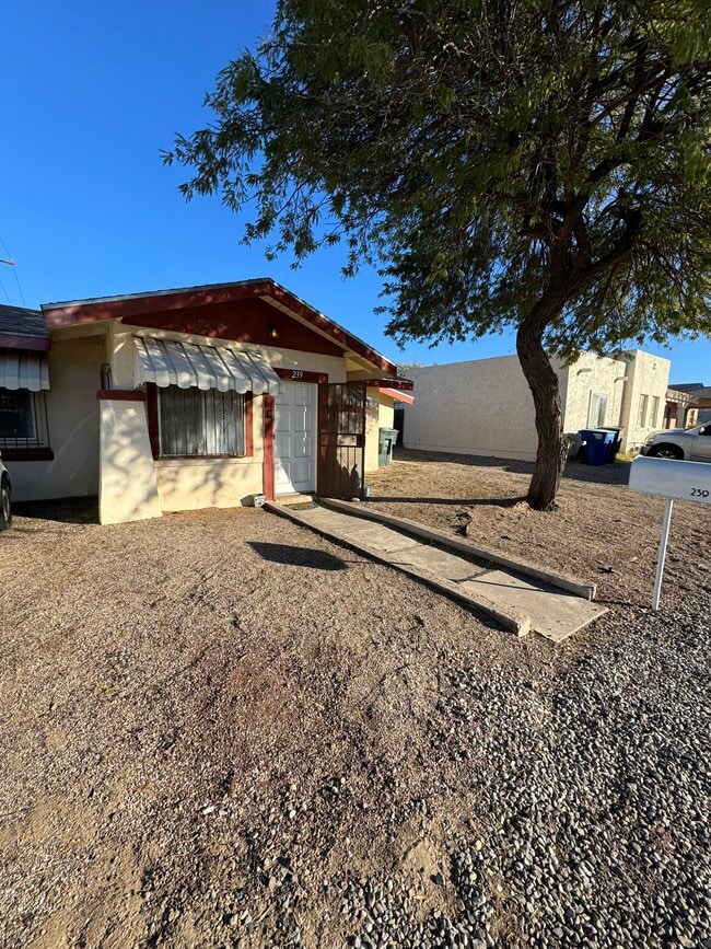 Building Photo - 239 S Cherry Ave