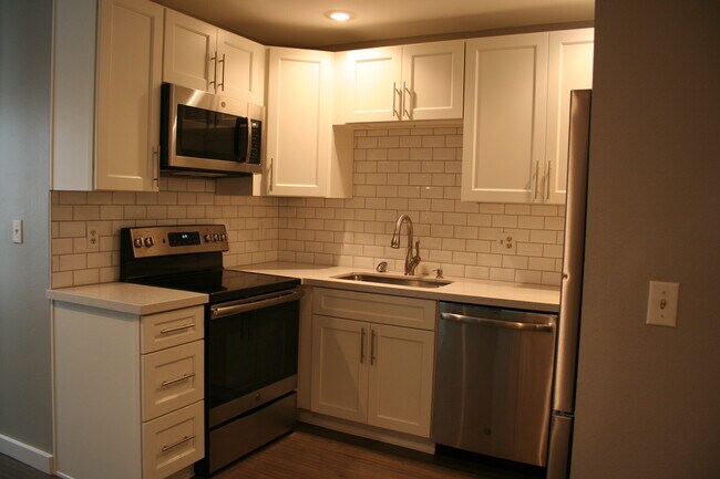 Building Photo - 3028 Western Ave