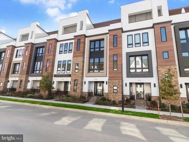 Building Photo - 14920 Dispatch St