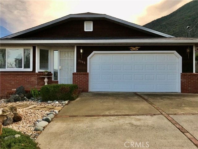 Building Photo - 8355 Broadview Dr