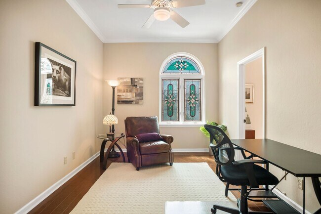 Building Photo - ** OLDE NAPLES ** 3 BED + DEN / 3 BATH - GARAGE - WALK TO BEACH & DOWNTOWN - SHORT TERM RENTAL