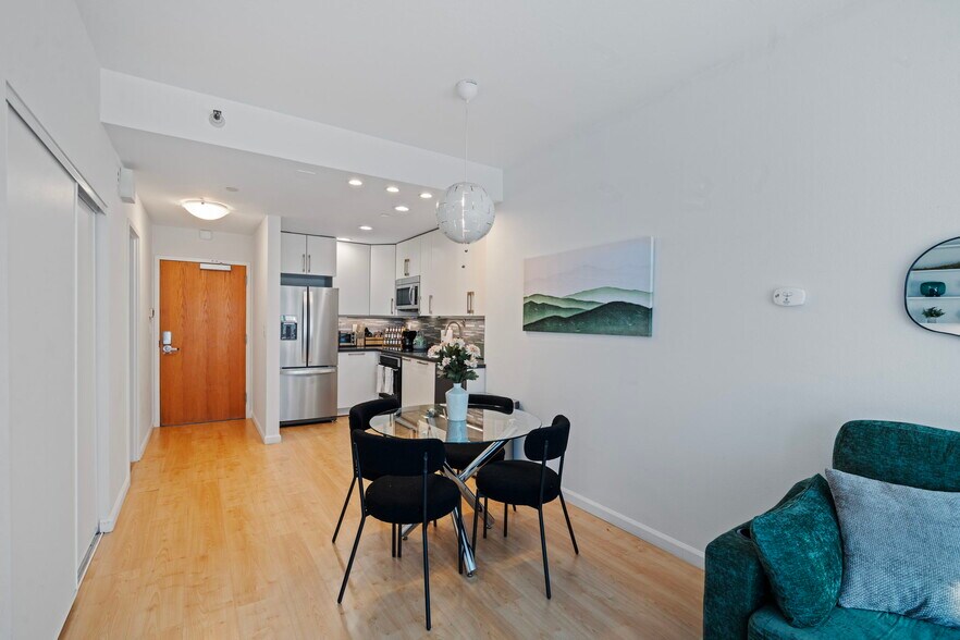 Building Photo - 1 Daniel Burnham Court