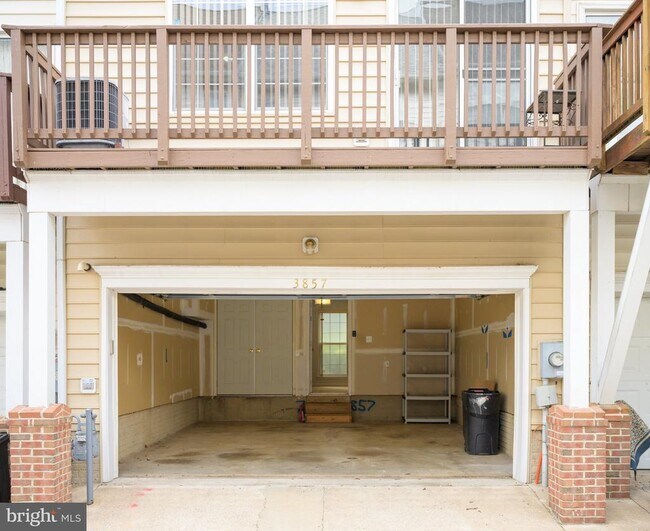 Building Photo - 3857 Eisenhower Ave