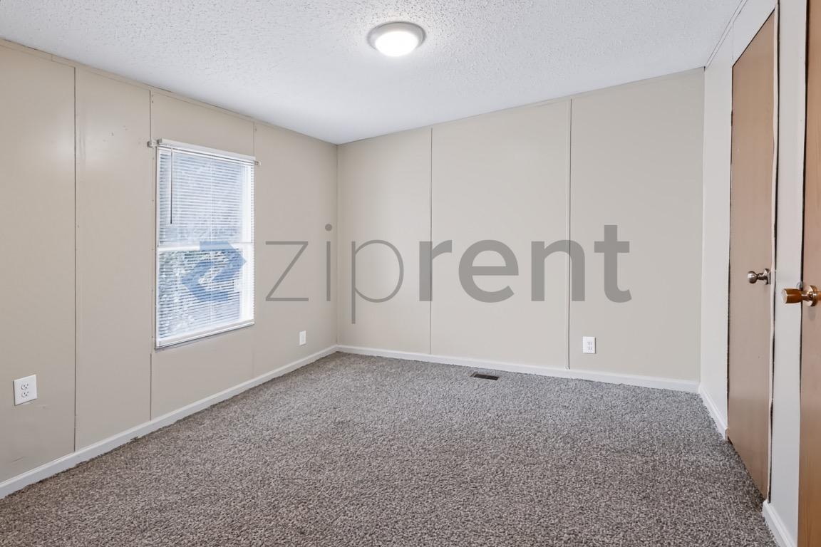 Building Photo - 1112 Armadillo Dr