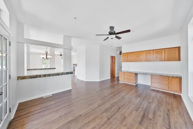 Building Photo - Escondido -Beautiful San Pasqual area ,Spa...