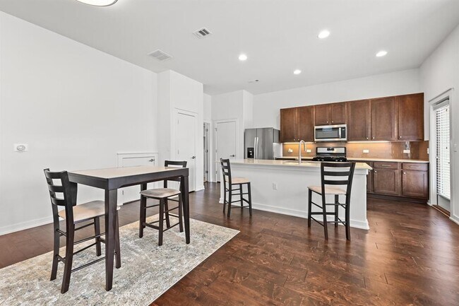 Building Photo - 8901 Parker Ranch Cir