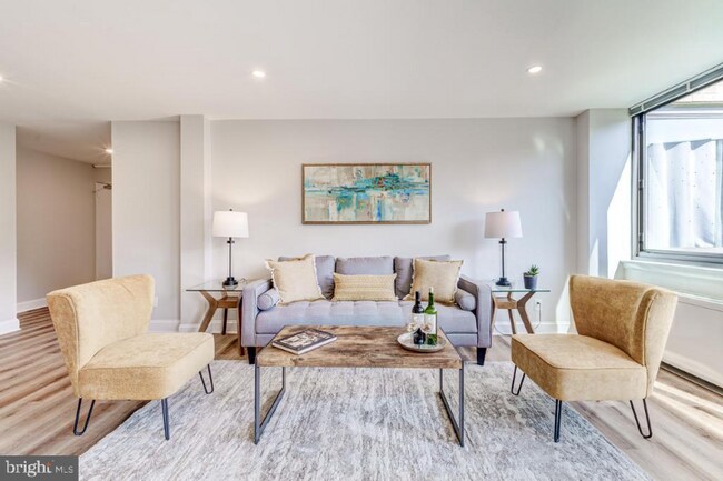 Building Photo - 600 Roosevelt Blvd