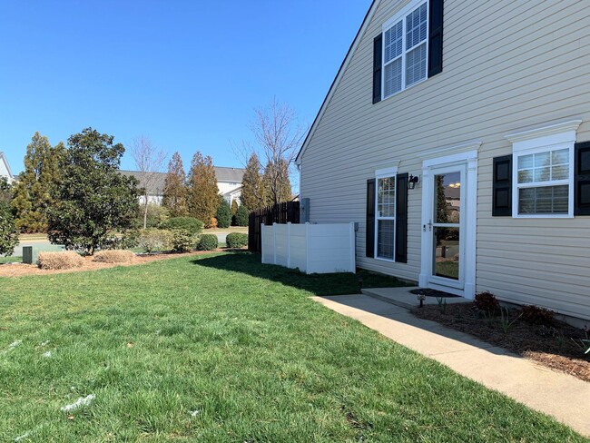 Building Photo - ~~ Charming Townhome @ Brightwood Farms ~~