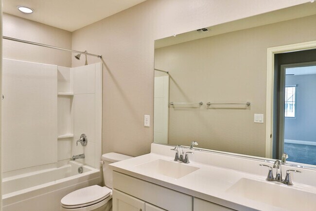 Building Photo - 9805 E Specter Dr