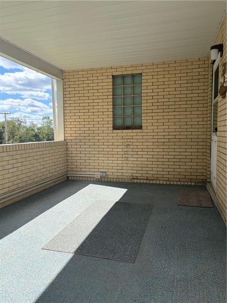 Building Photo - 306 Valley Dr