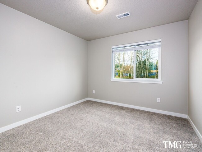 Building Photo - Gorgeous End Unit Townhome w/ 3 Bedroom 2.5 Bath!