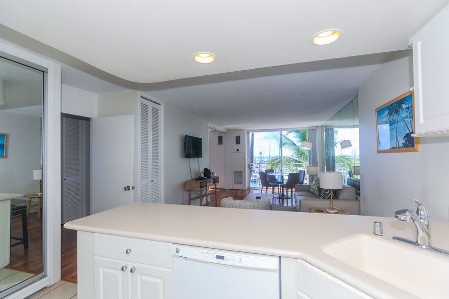 Building Photo - 1765 Ala Moana Blvd