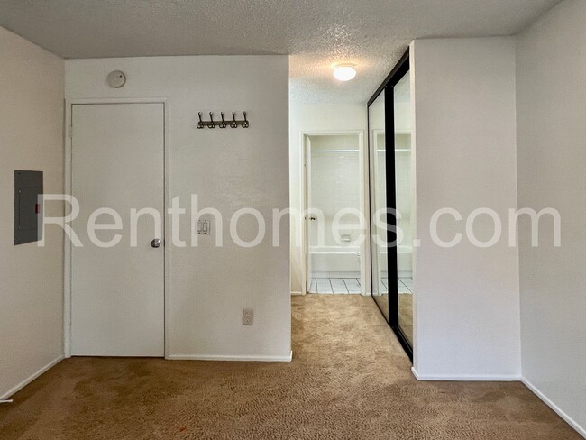 Building Photo - 8550 Summerdale Rd