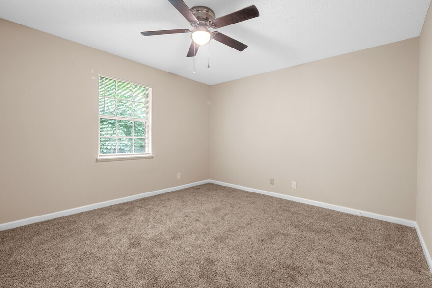 Building Photo - 481 Martha Ln