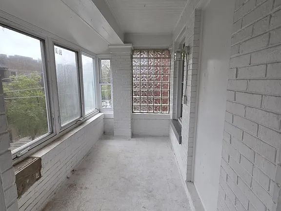 Building Photo - 7458 N Greenview Ave