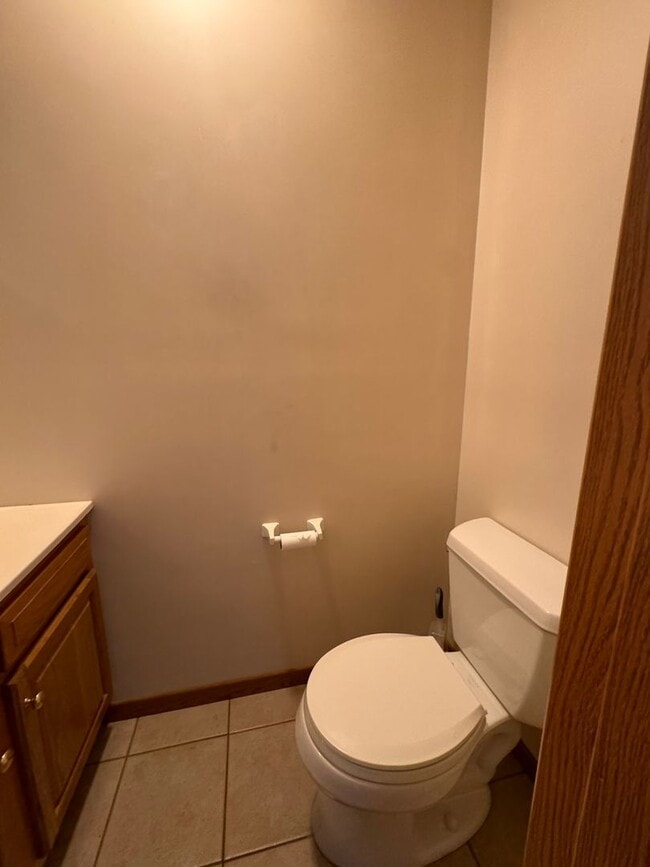 Building Photo - Large 3 Bedroom 2.5 Bathroom Townhouse in Burrell School District - Next to Hillcrest Country Club