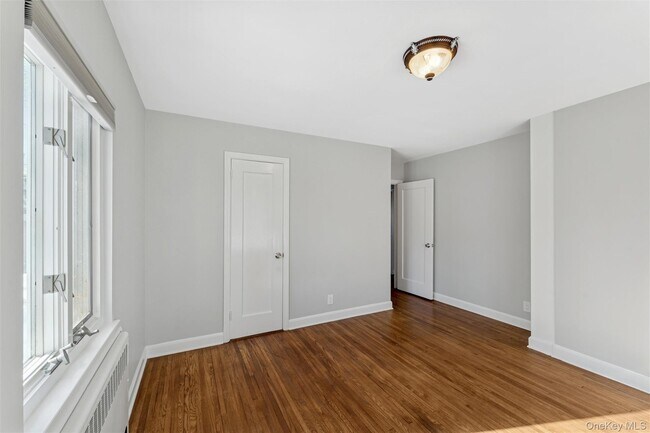 Building Photo - 232 Round Hill Rd