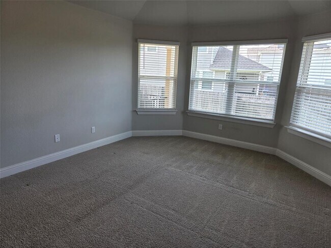 Building Photo - 105 Riverhill Dr