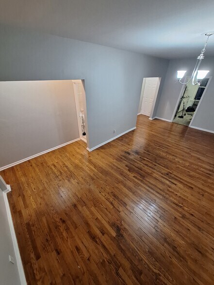 Building Photo - 98 Main St